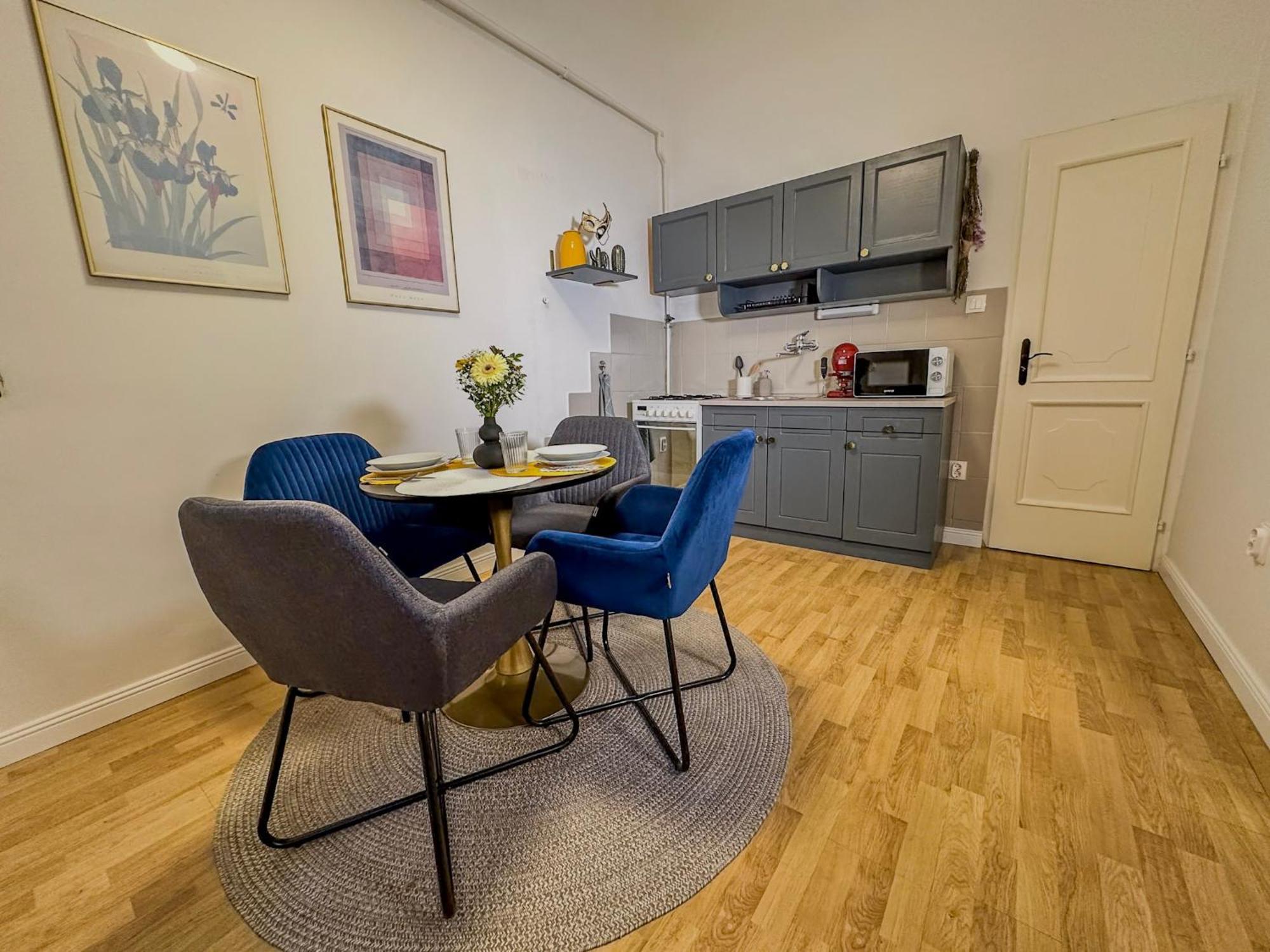 Vb - Cozy Retreat In Budapest's Heart דירה